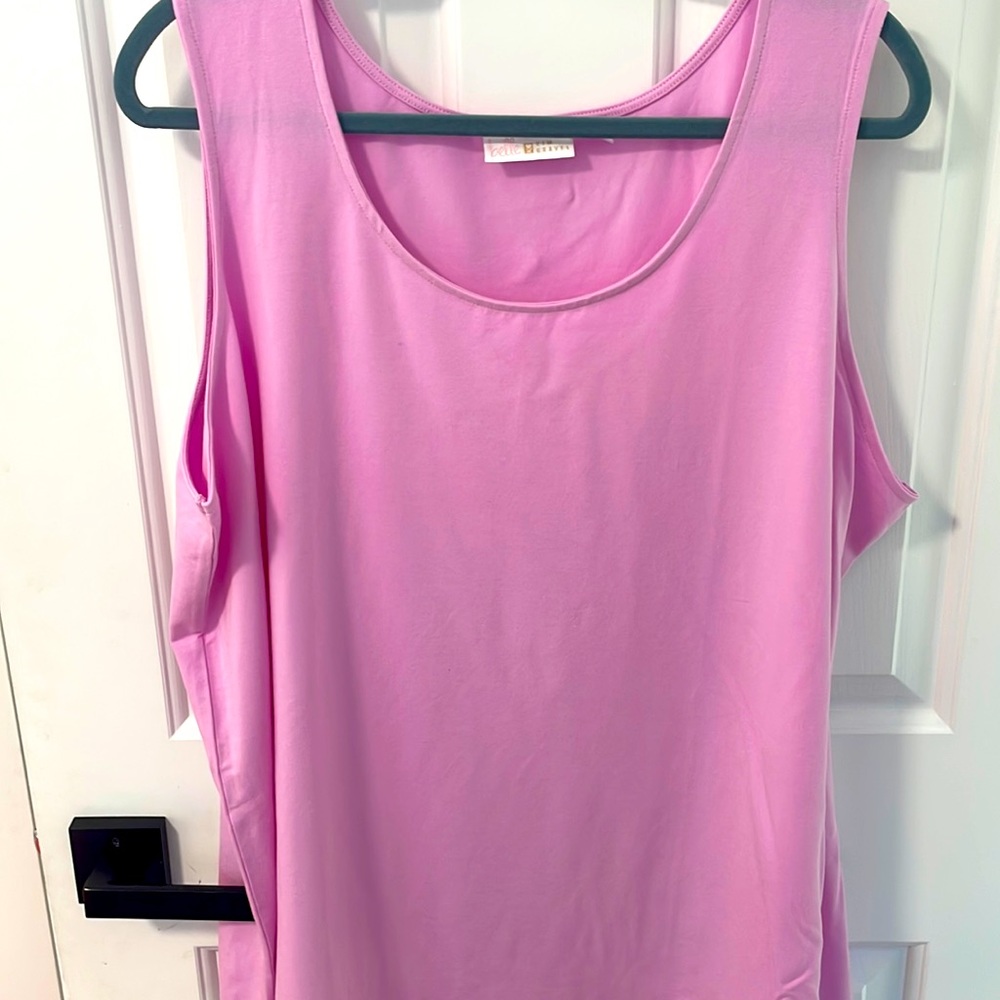 New- Women’s top from Belle kim gravel .